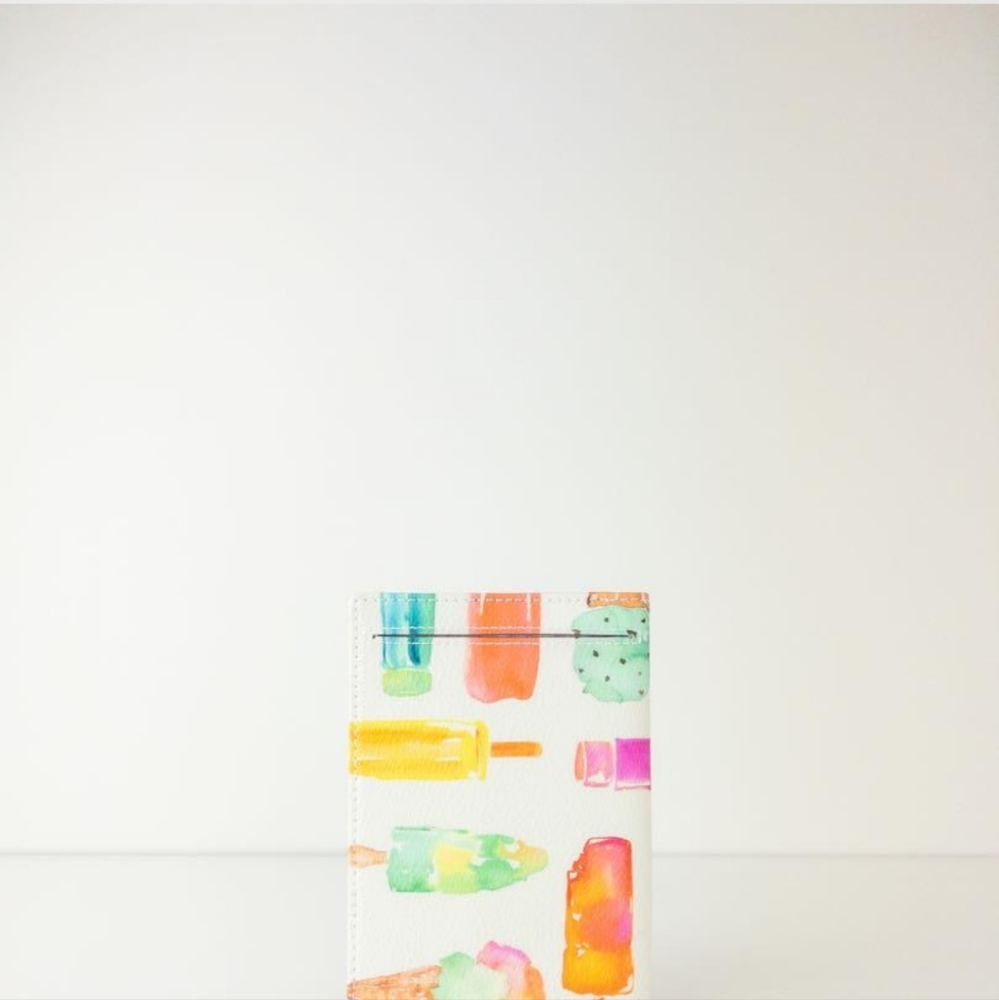 🍦🔹️ KATE SPADE  🔹️PASSPORT HOLDER SHORE STREET (ICE POP PRINT) ✨️🍦 - Picture 4 of 11